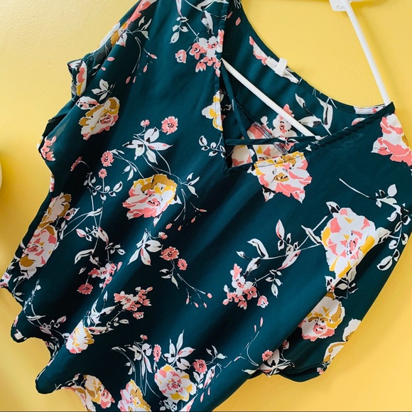 Maurices Tops - Maurice’s Women’s Size XL Green Floral Blouse NWOT